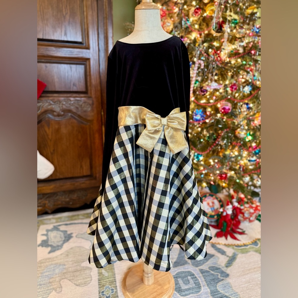 Bonnie Jean black, white and gold Christmas dress size 12